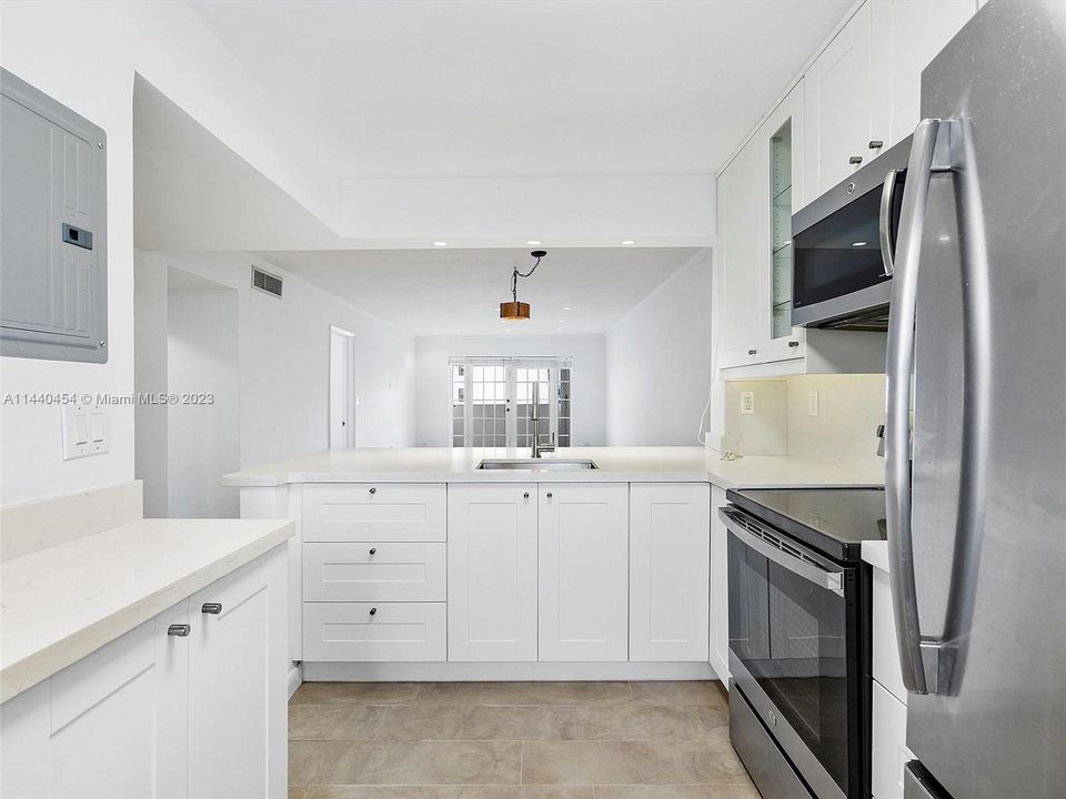 Recently Sold: $615,000 (2 beds, 1 baths, 965 Square Feet)