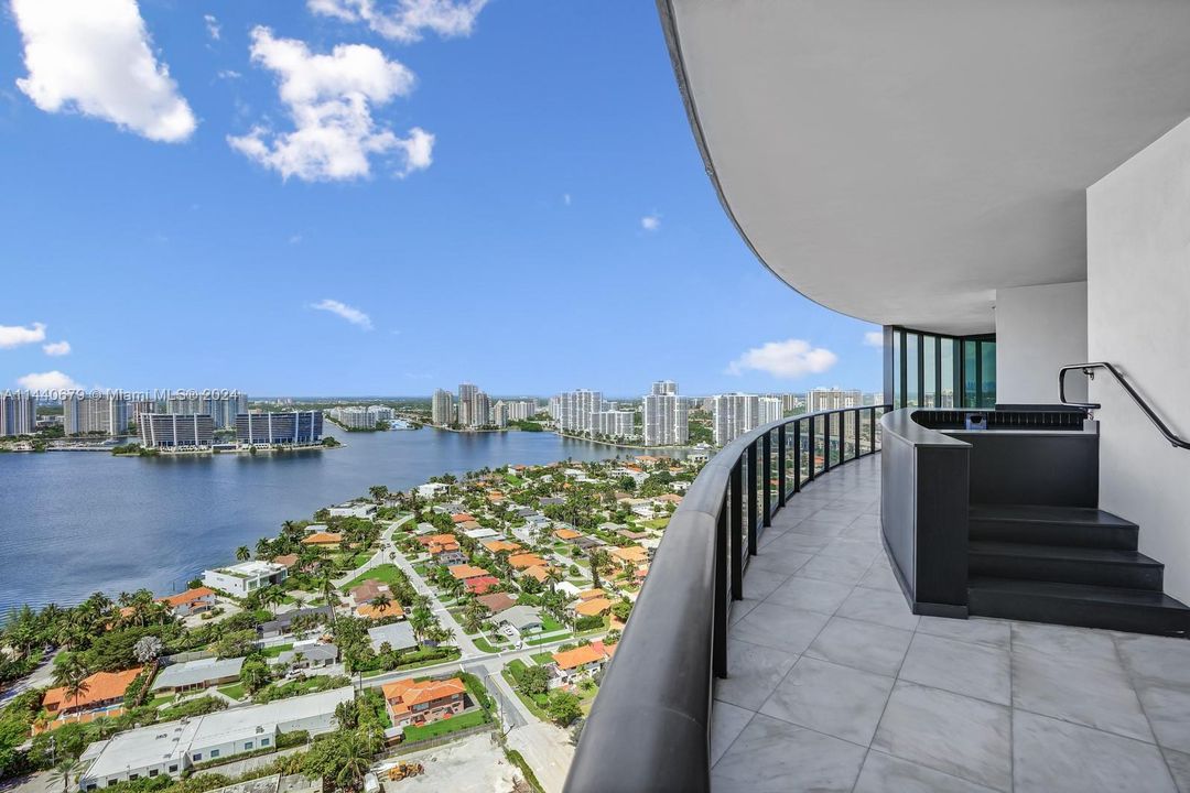 For Sale: $4,200,000 (3 beds, 4 baths, 3171 Square Feet)