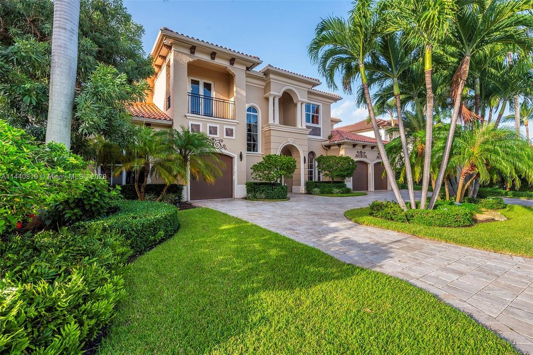 Recently Sold: $4,700,000 (4 beds, 5 baths, 5271 Square Feet)