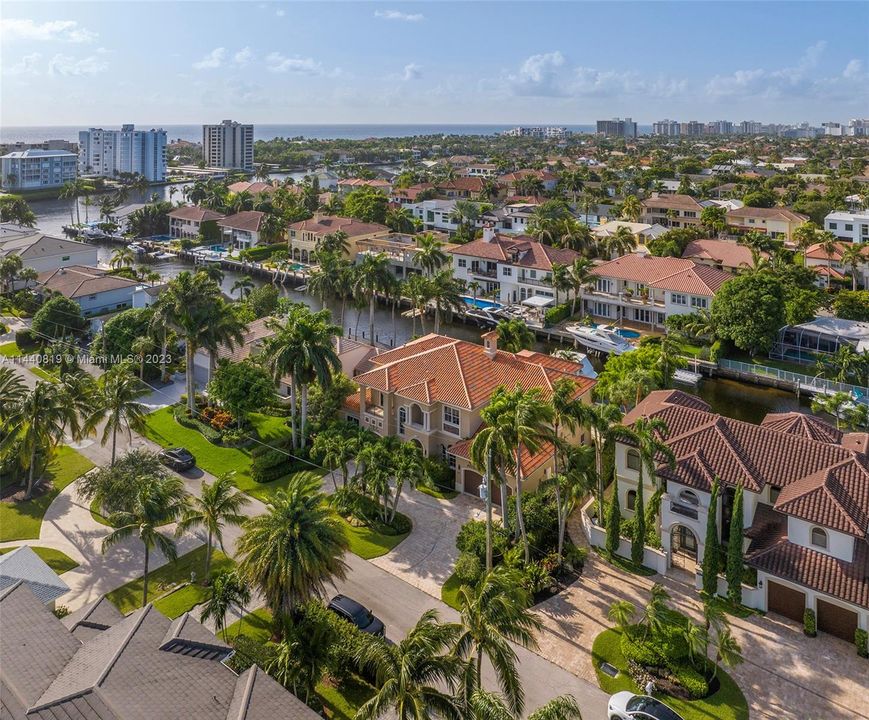 Recently Sold: $4,700,000 (4 beds, 5 baths, 5271 Square Feet)