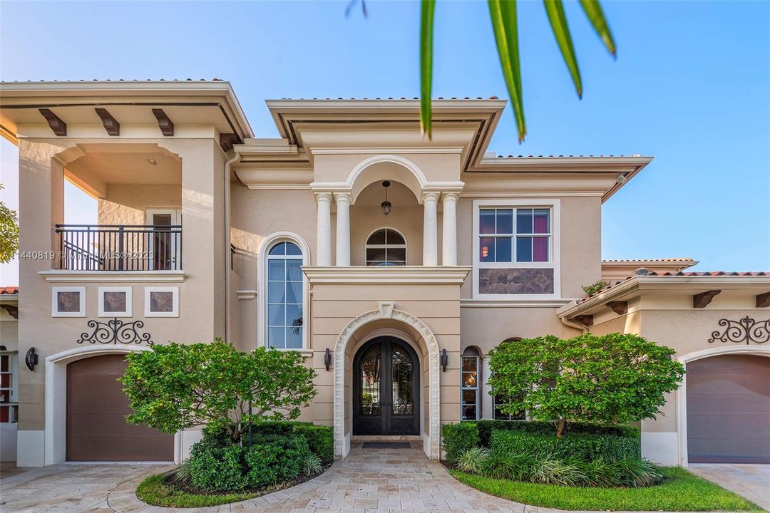 Recently Sold: $4,700,000 (4 beds, 5 baths, 5271 Square Feet)