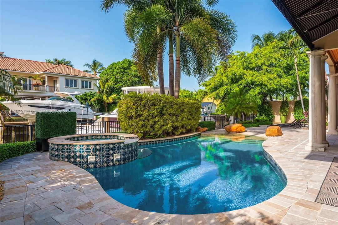 Recently Sold: $4,700,000 (4 beds, 5 baths, 5271 Square Feet)