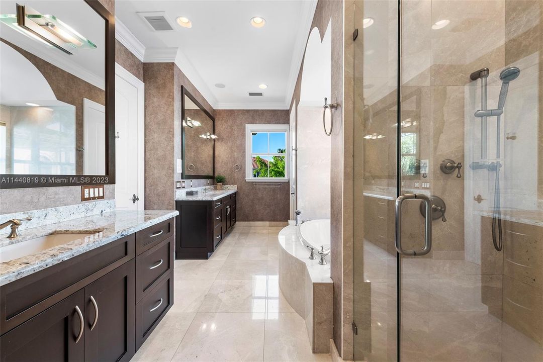 Recently Sold: $4,700,000 (4 beds, 5 baths, 5271 Square Feet)