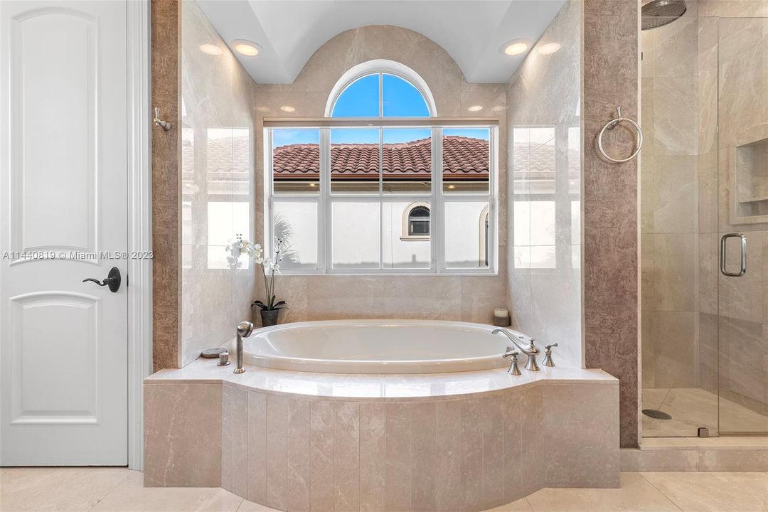 Recently Sold: $4,700,000 (4 beds, 5 baths, 5271 Square Feet)