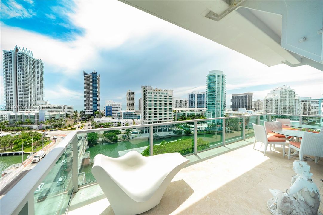 Recently Sold: $1,825,000 (2 beds, 2 baths, 2269 Square Feet)