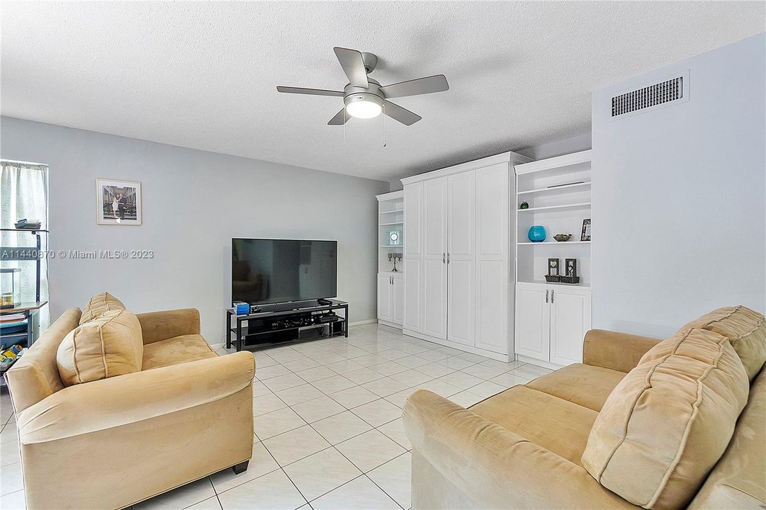 Recently Sold: $159,000 (1 beds, 1 baths, 780 Square Feet)