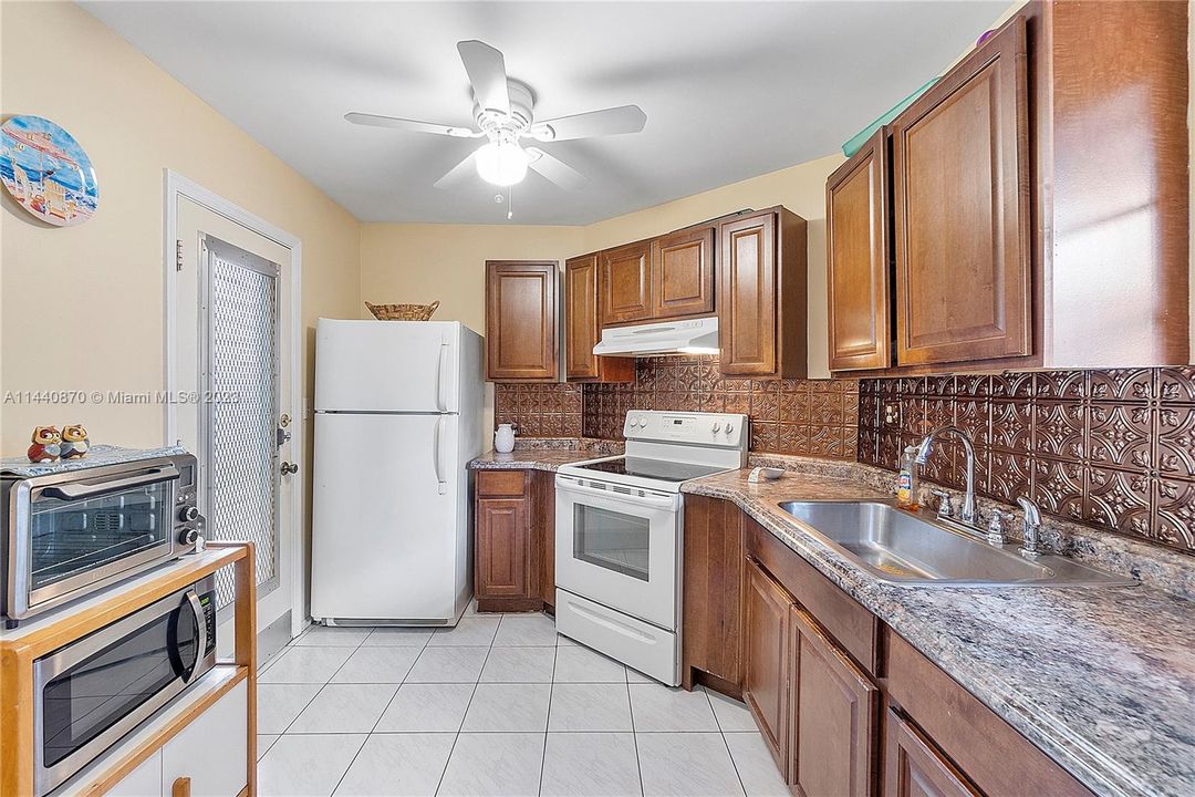 Recently Sold: $159,000 (1 beds, 1 baths, 780 Square Feet)