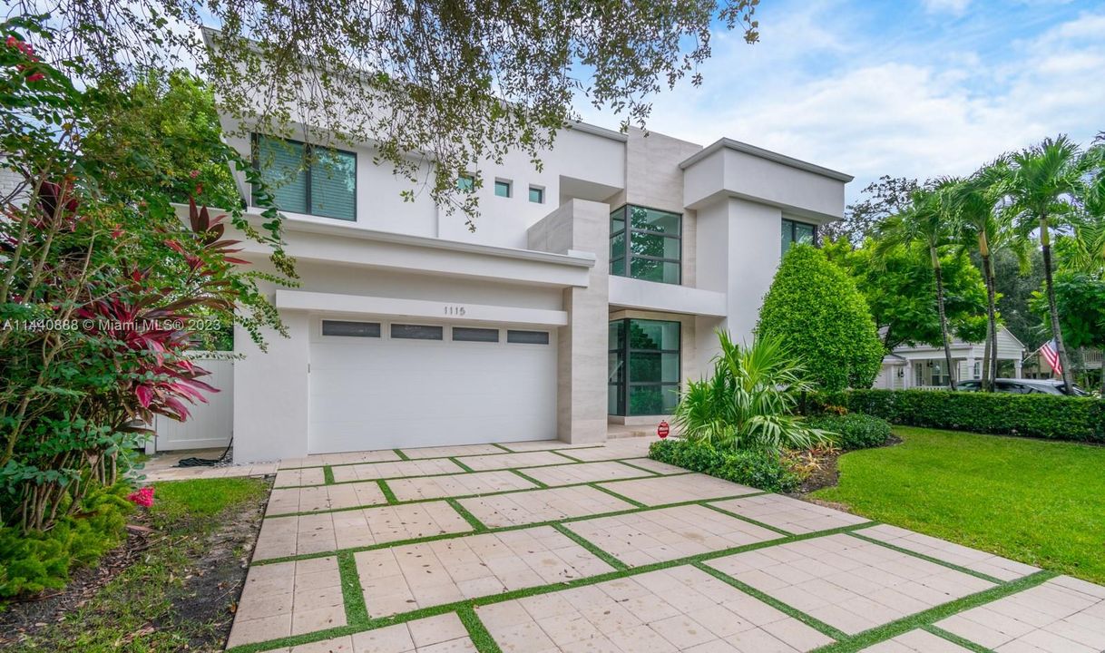 Недавно продано: $3,700,000 (5 спален, 5 ванн, 5126 Квадратных фут)