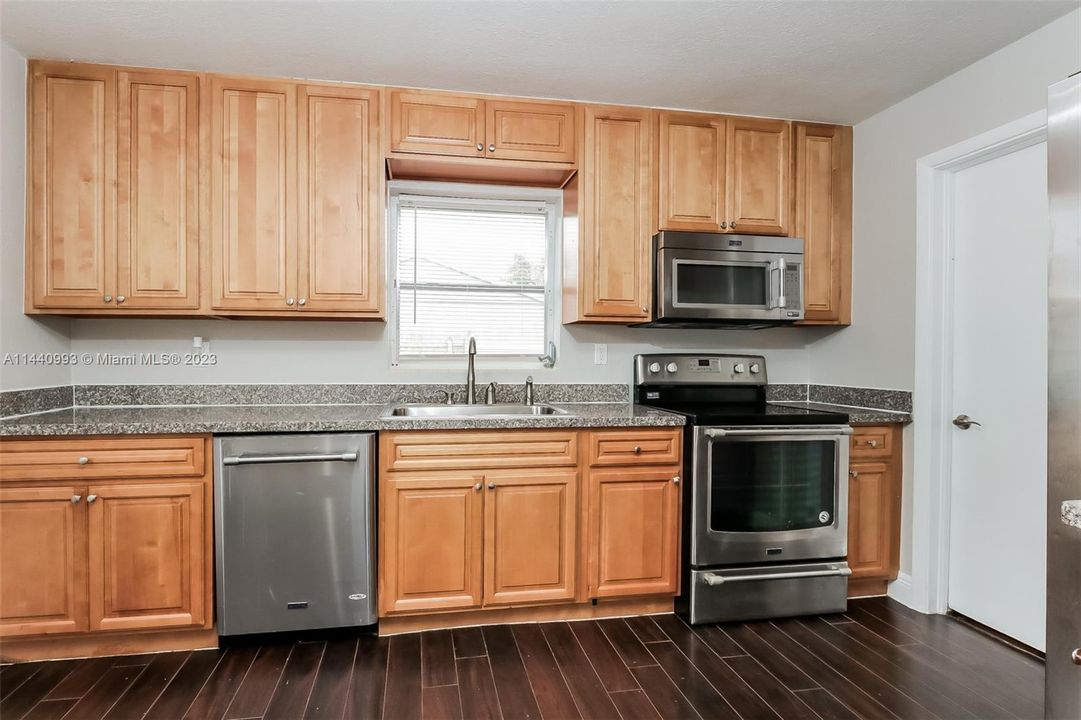 Recently Rented: $2,315 (4 beds, 2 baths, 1476 Square Feet)