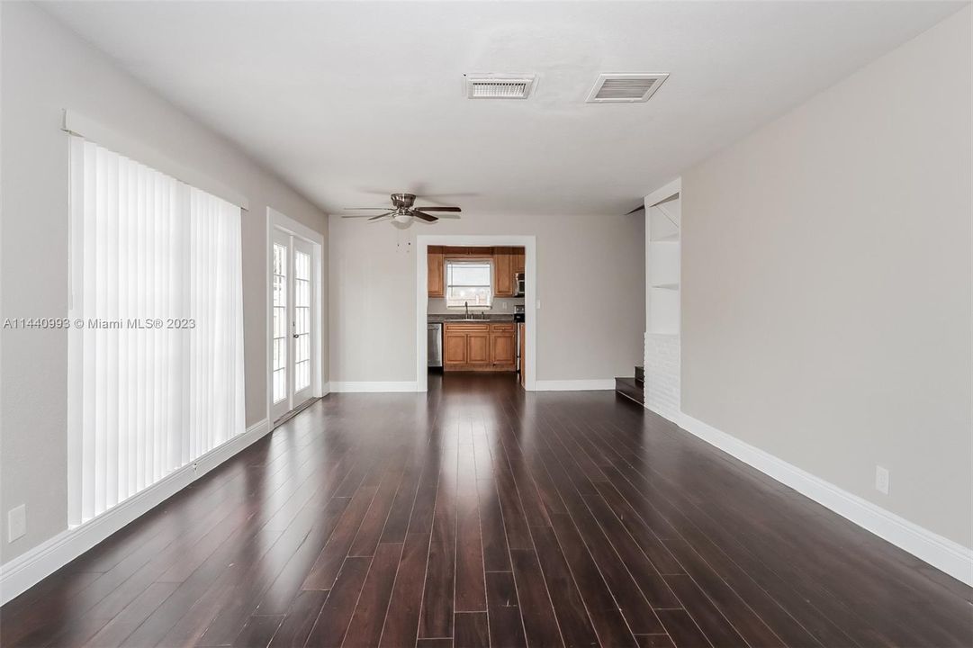 Recently Rented: $2,315 (4 beds, 2 baths, 1476 Square Feet)