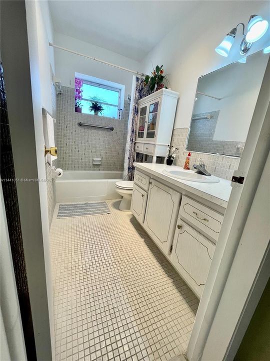 Vendido Recientemente: $162,000 (1 camas, 1 baños, 564 Pies cuadrados)