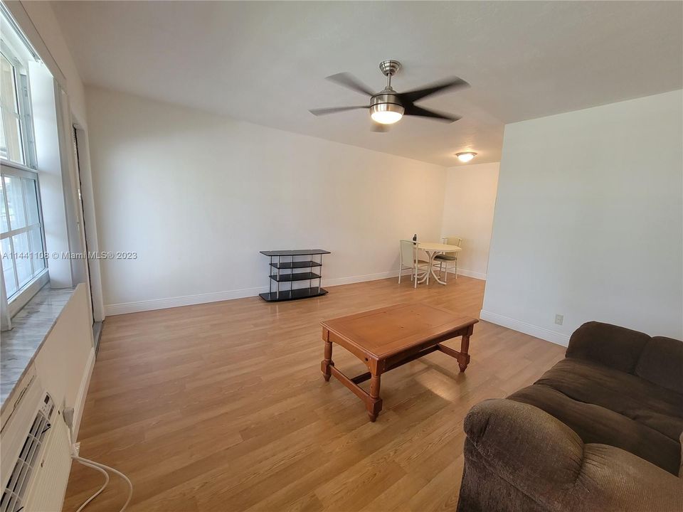 Vendido Recientemente: $149,000 (1 camas, 1 baños, 600 Pies cuadrados)