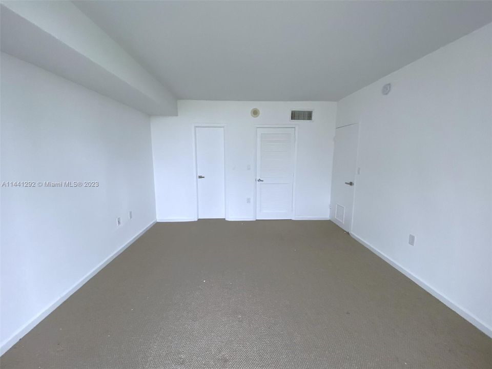 Recently Rented: $3,300 (1 beds, 1 baths, 896 Square Feet)