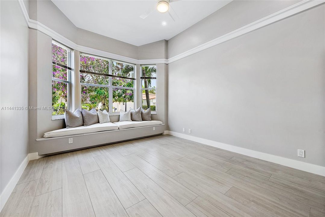 Recently Sold: $1,850,000 (3 beds, 3 baths, 2460 Square Feet)