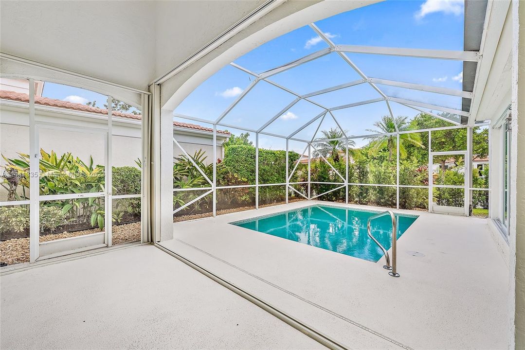 Recently Sold: $1,850,000 (3 beds, 3 baths, 2460 Square Feet)