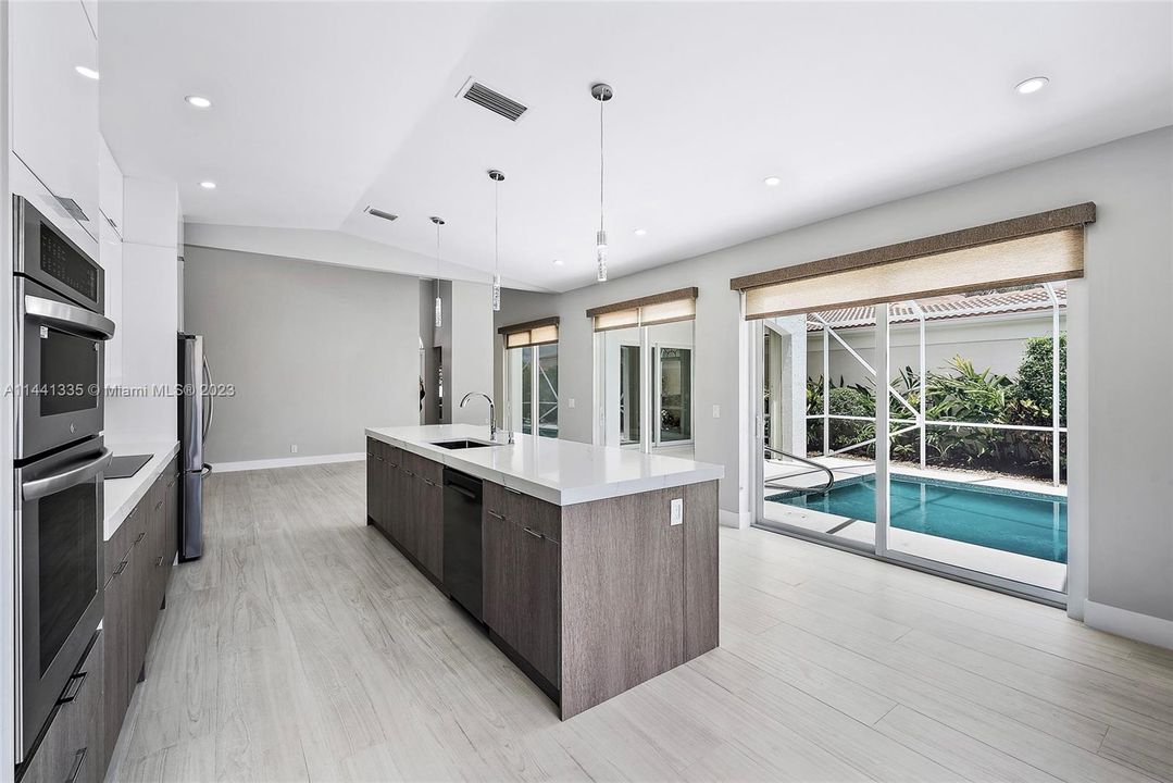 Recently Sold: $1,850,000 (3 beds, 3 baths, 2460 Square Feet)