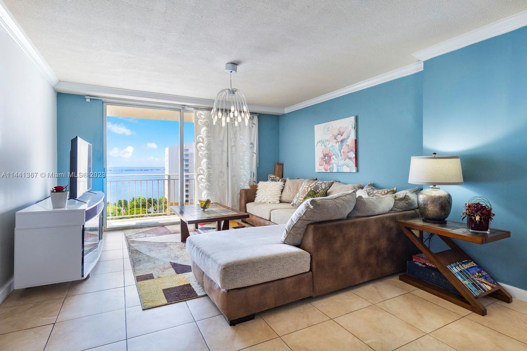 Recently Sold: $499,000 (2 beds, 2 baths, 968 Square Feet)