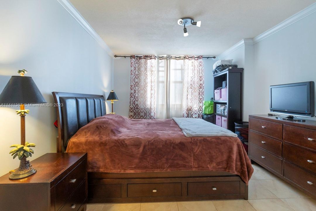 Recently Sold: $499,000 (2 beds, 2 baths, 968 Square Feet)