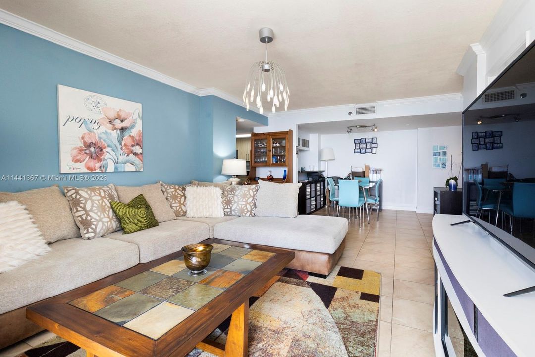 Recently Sold: $499,000 (2 beds, 2 baths, 968 Square Feet)