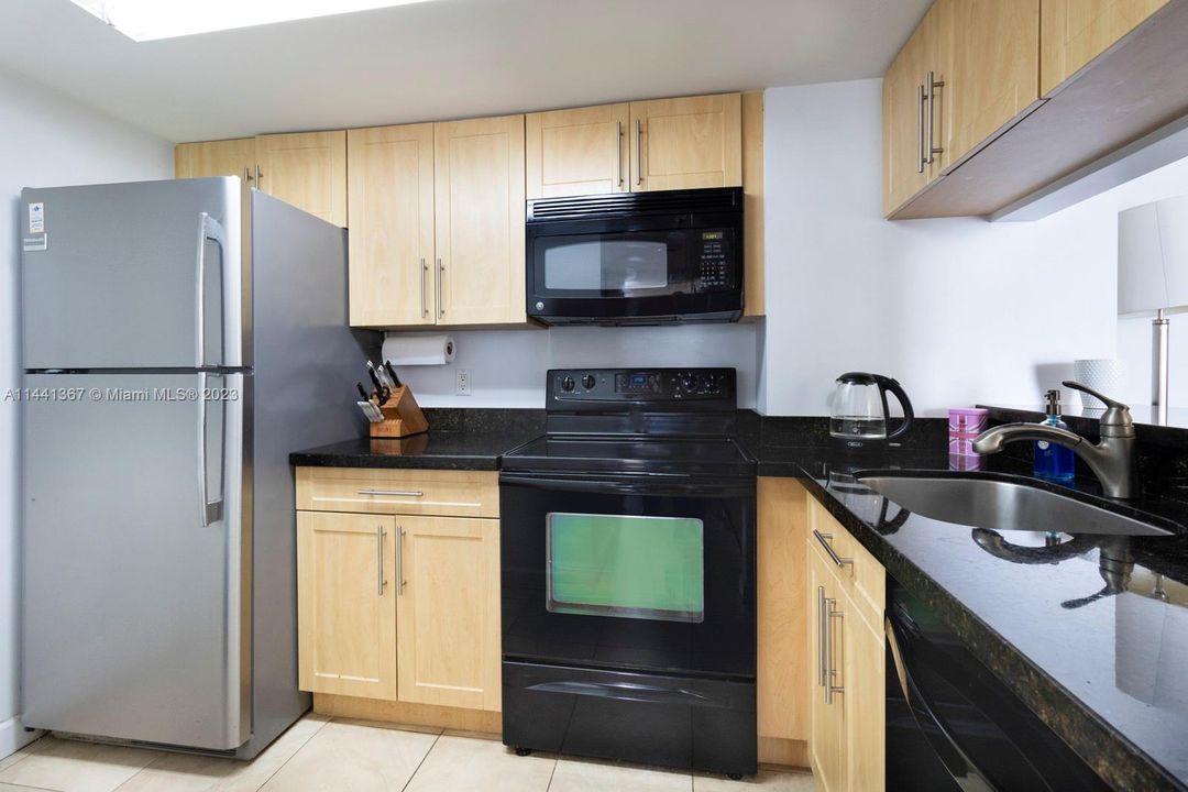 Recently Sold: $499,000 (2 beds, 2 baths, 968 Square Feet)