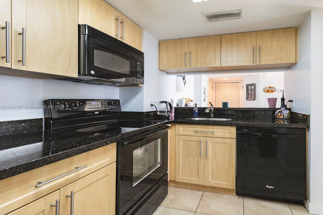 Recently Sold: $499,000 (2 beds, 2 baths, 968 Square Feet)