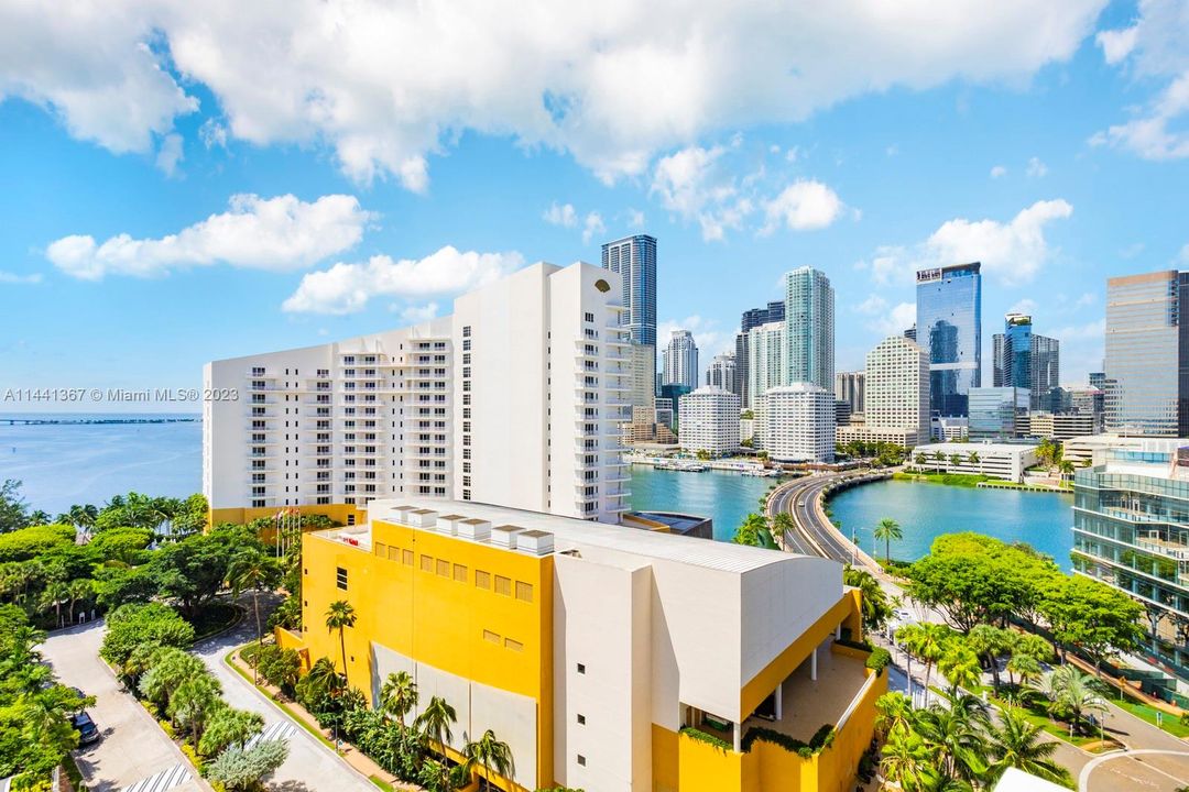 Recently Sold: $499,000 (2 beds, 2 baths, 968 Square Feet)