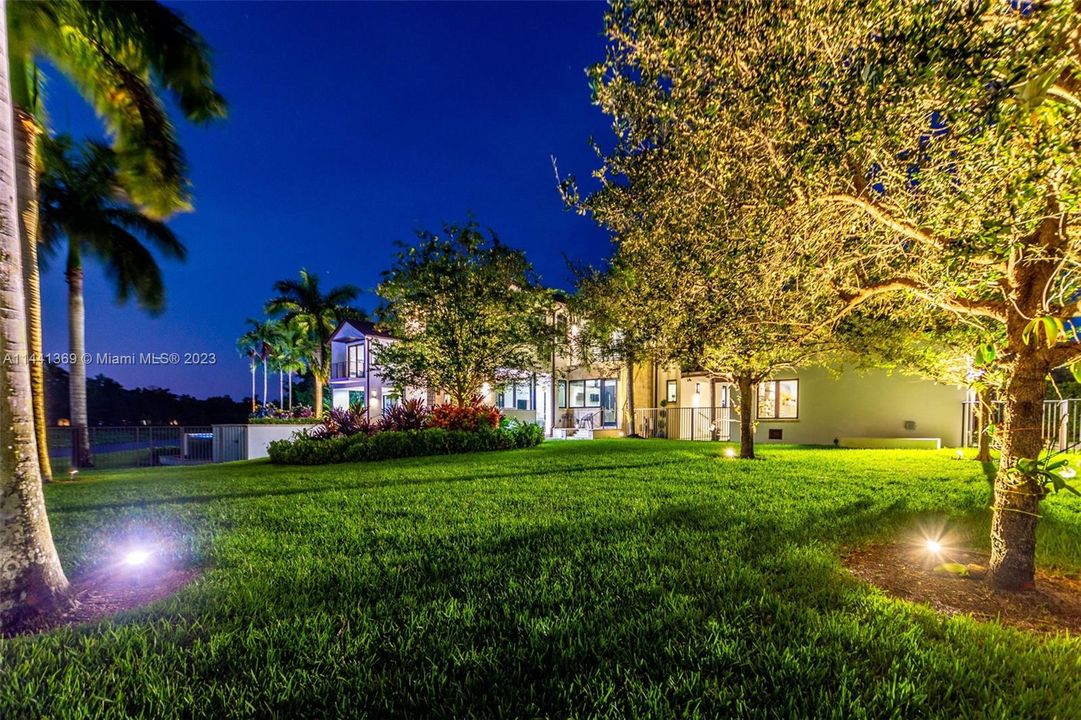 Недавно продано: $3,675,000 (6 спален, 5 ванн, 3926 Квадратных фут)