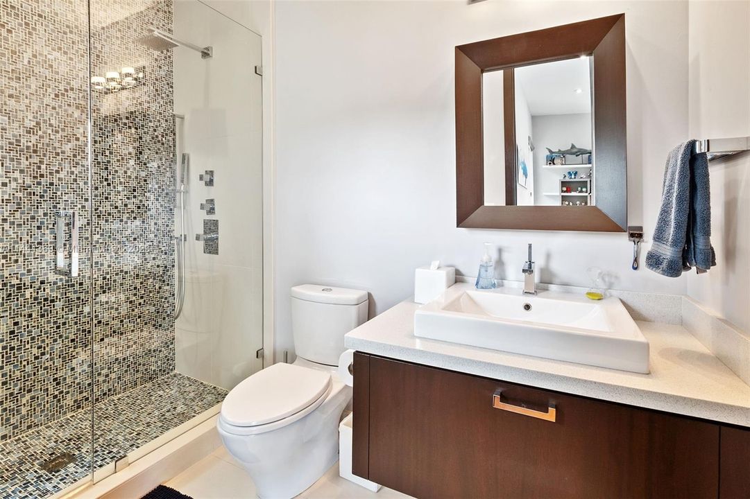 Недавно продано: $3,675,000 (6 спален, 5 ванн, 3926 Квадратных фут)