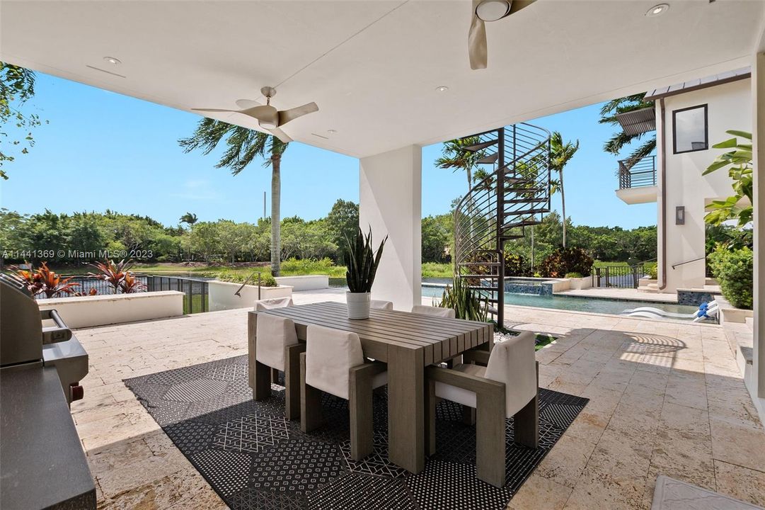 Недавно продано: $3,675,000 (6 спален, 5 ванн, 3926 Квадратных фут)