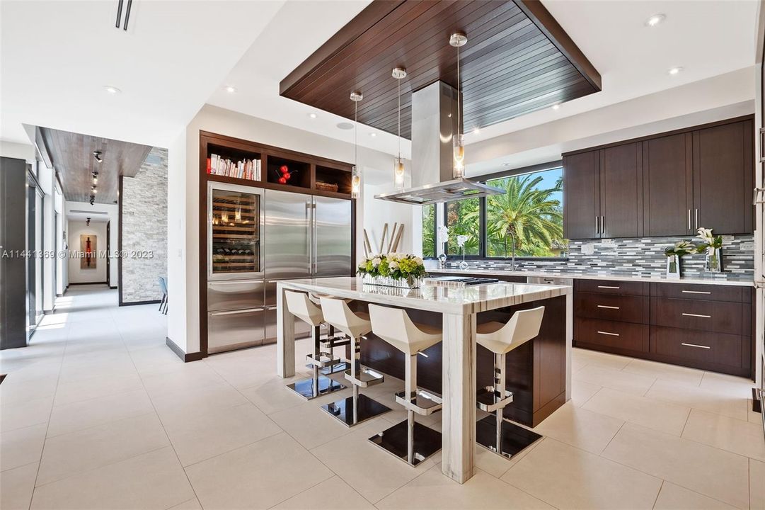 Недавно продано: $3,675,000 (6 спален, 5 ванн, 3926 Квадратных фут)