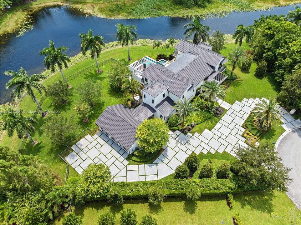 Недавно продано: $3,675,000 (6 спален, 5 ванн, 3926 Квадратных фут)