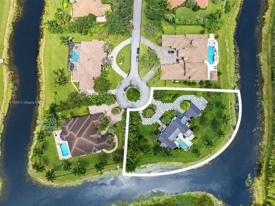 Недавно продано: $3,675,000 (6 спален, 5 ванн, 3926 Квадратных фут)