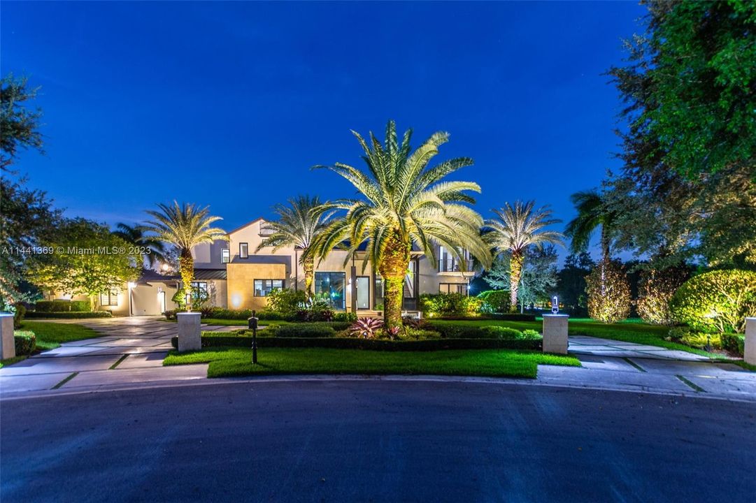 Недавно продано: $3,675,000 (6 спален, 5 ванн, 3926 Квадратных фут)