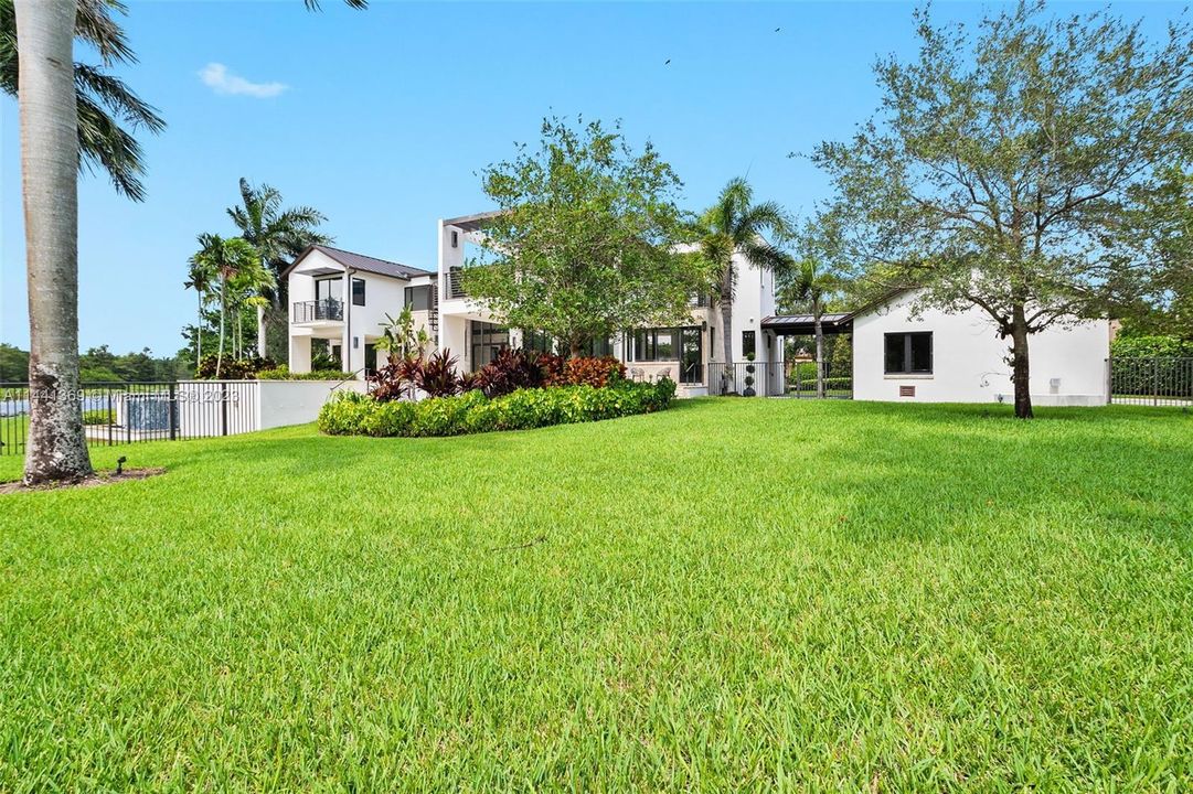 Недавно продано: $3,675,000 (6 спален, 5 ванн, 3926 Квадратных фут)