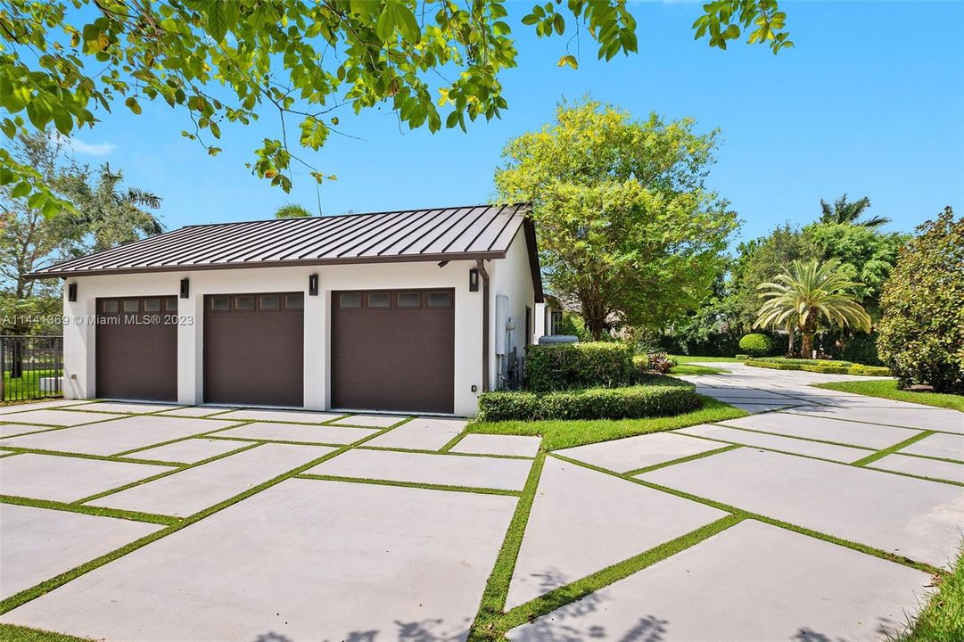 Недавно продано: $3,675,000 (6 спален, 5 ванн, 3926 Квадратных фут)