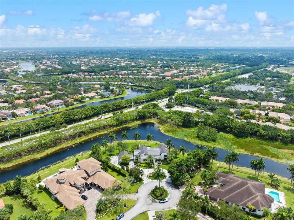 Недавно продано: $3,675,000 (6 спален, 5 ванн, 3926 Квадратных фут)