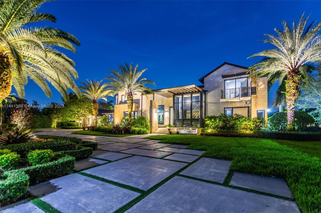 Недавно продано: $3,675,000 (6 спален, 5 ванн, 3926 Квадратных фут)