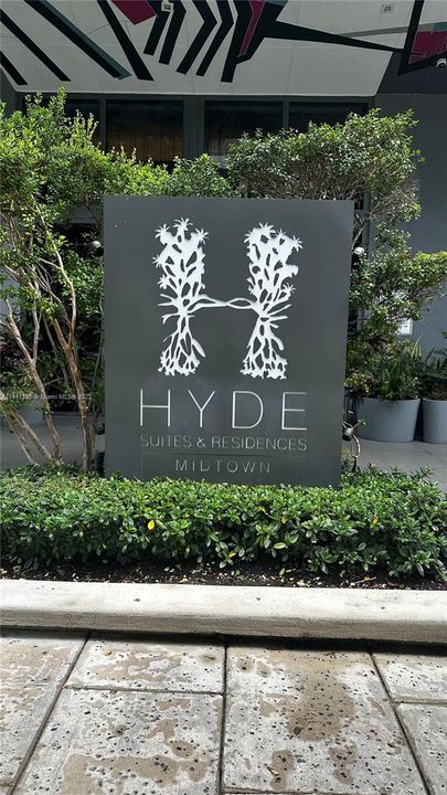 Recently Sold: $589,000 (1 beds, 1 baths, 713 Square Feet)