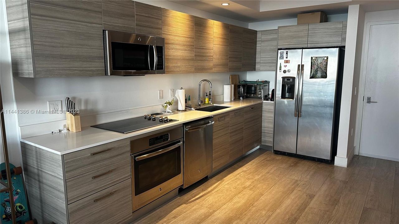 Recently Sold: $589,000 (1 beds, 1 baths, 713 Square Feet)