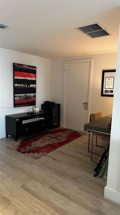 Recently Sold: $589,000 (1 beds, 1 baths, 713 Square Feet)