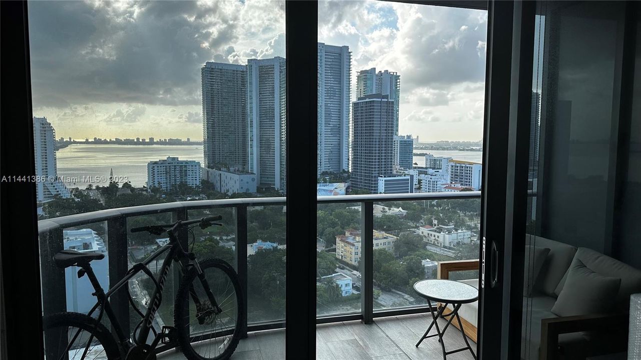 Recently Sold: $589,000 (1 beds, 1 baths, 713 Square Feet)