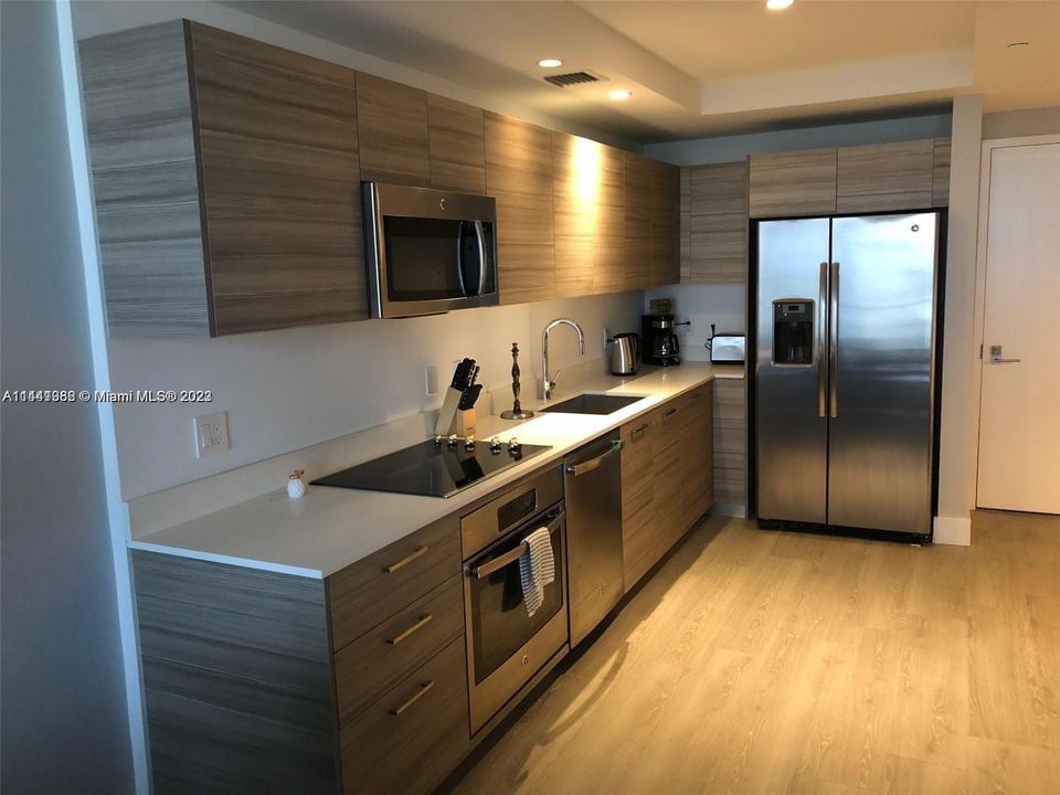 Recently Sold: $589,000 (1 beds, 1 baths, 713 Square Feet)