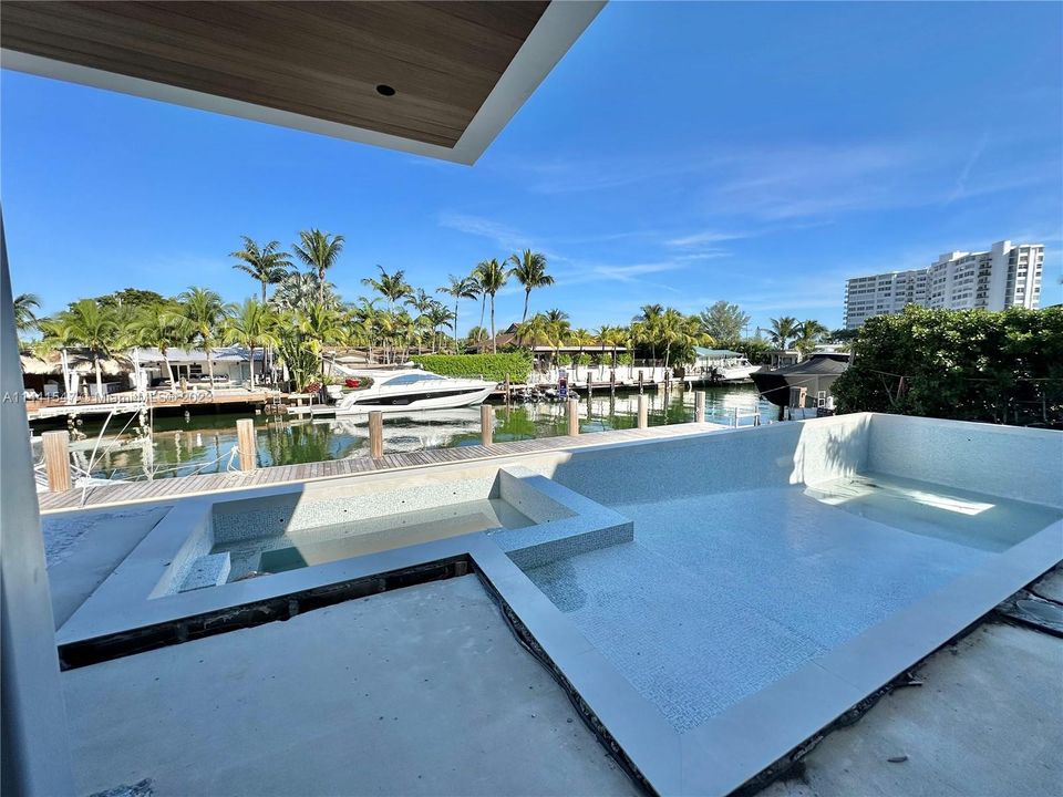 Active With Contract: $10,790,000 (7 beds, 8 baths, 6103 Square Feet)