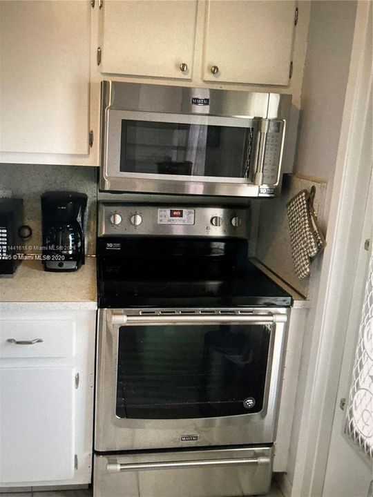 For Sale: $175,000 (1 beds, 1 baths, 830 Square Feet)