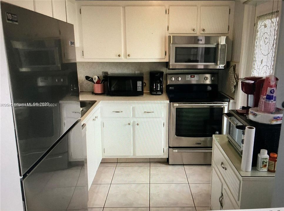 For Sale: $175,000 (1 beds, 1 baths, 830 Square Feet)