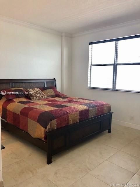 Recently Rented: $2,650 (1 beds, 1 baths, 905 Square Feet)