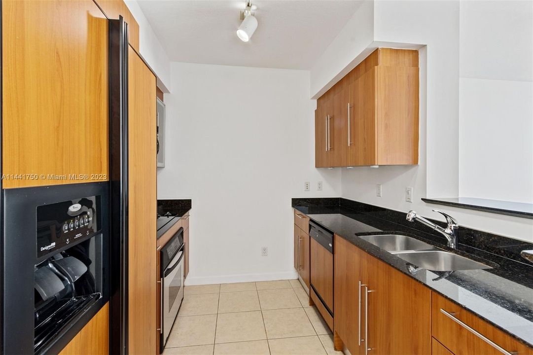 Recently Sold: $459,000 (1 beds, 1 baths, 846 Square Feet)