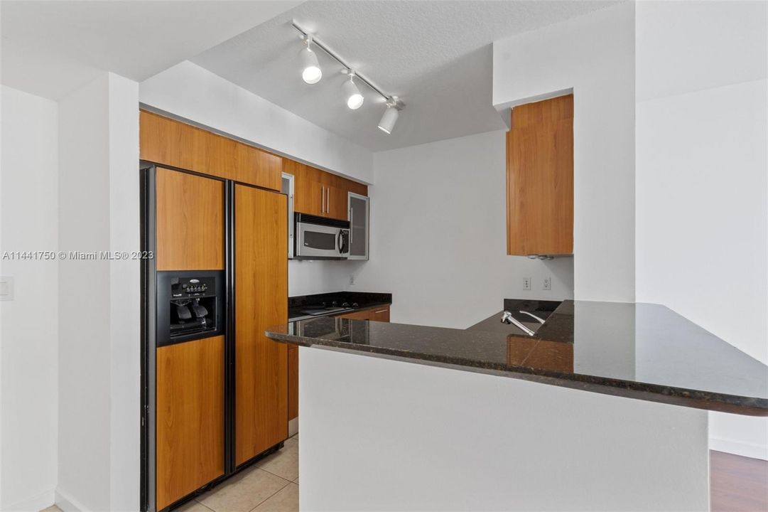 Recently Sold: $459,000 (1 beds, 1 baths, 846 Square Feet)