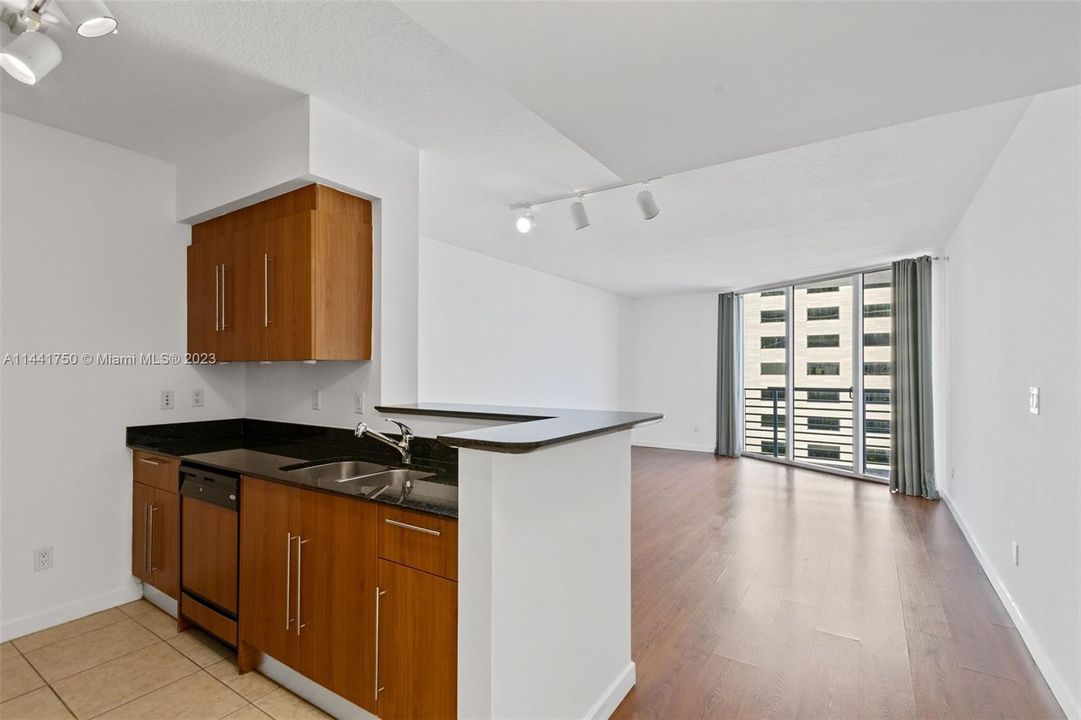 Recently Sold: $459,000 (1 beds, 1 baths, 846 Square Feet)