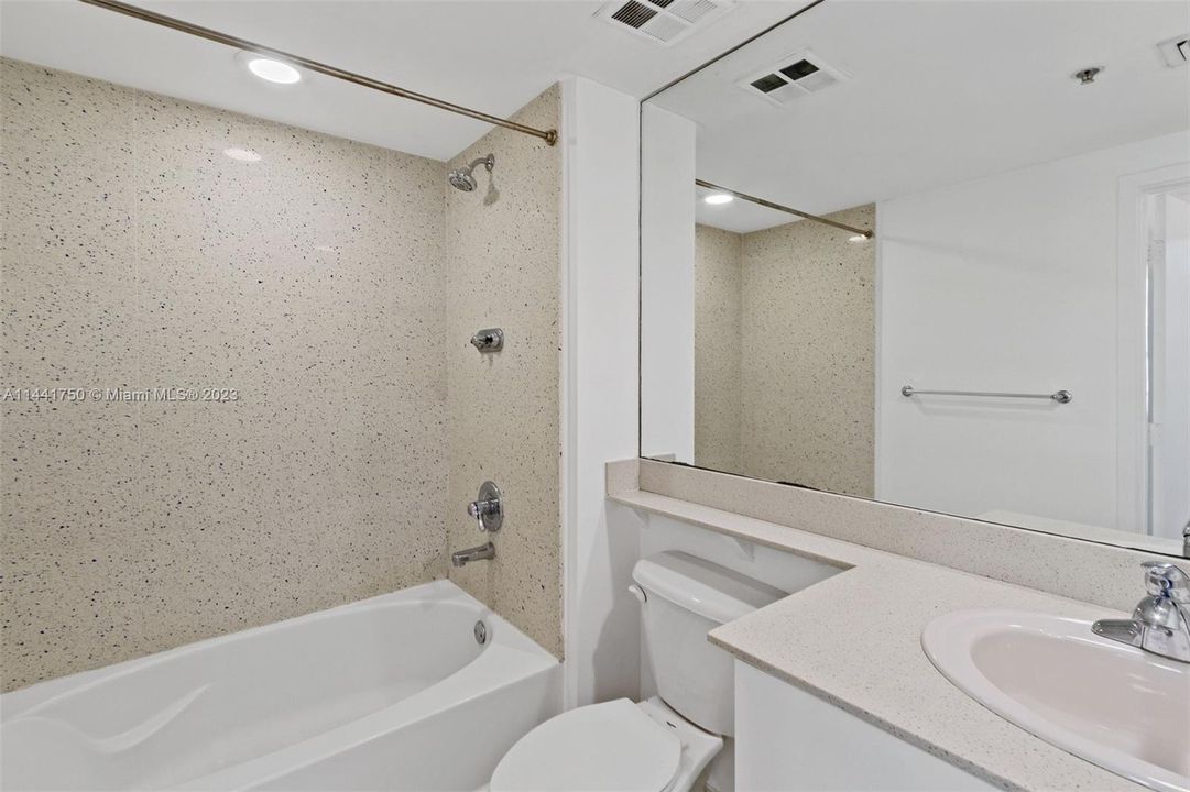 Recently Sold: $459,000 (1 beds, 1 baths, 846 Square Feet)